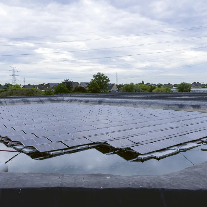 Zonnepanelen op een waterbasis