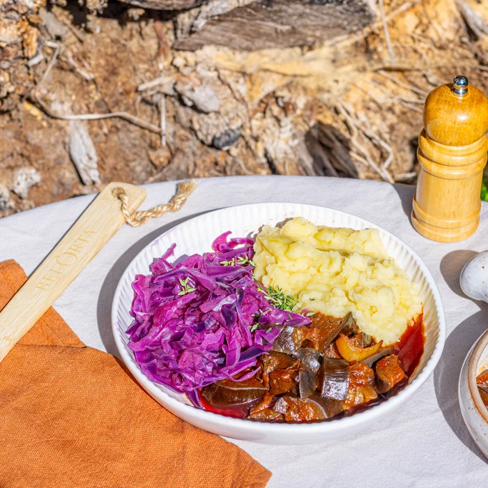 Aubergine stoverij met rode kool
