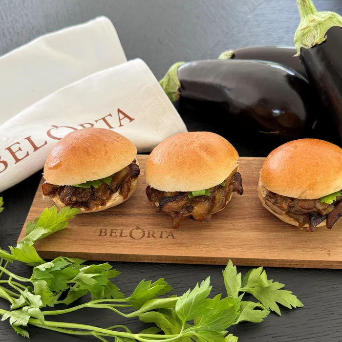 pulled aubergine buns