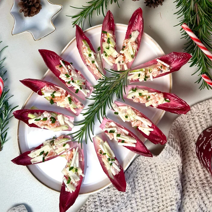 Roodloofbootjes met gerookte zalm, knolselder en groene appel