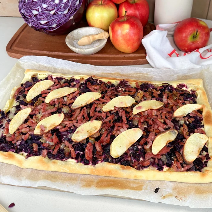 Flammkuchen met rode kool en appel