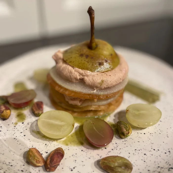 Millefeuille peer foie gras