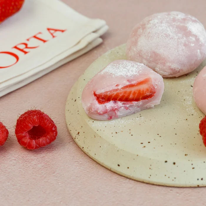 mochi met frambozen en aardbei