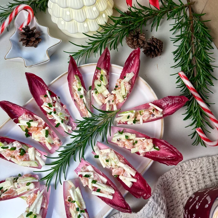 Roodloofbootjes met gerookte zalm, knolselder en groene appel