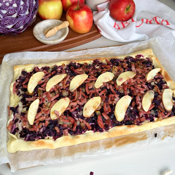 Flammkuchen met rode kool en appel