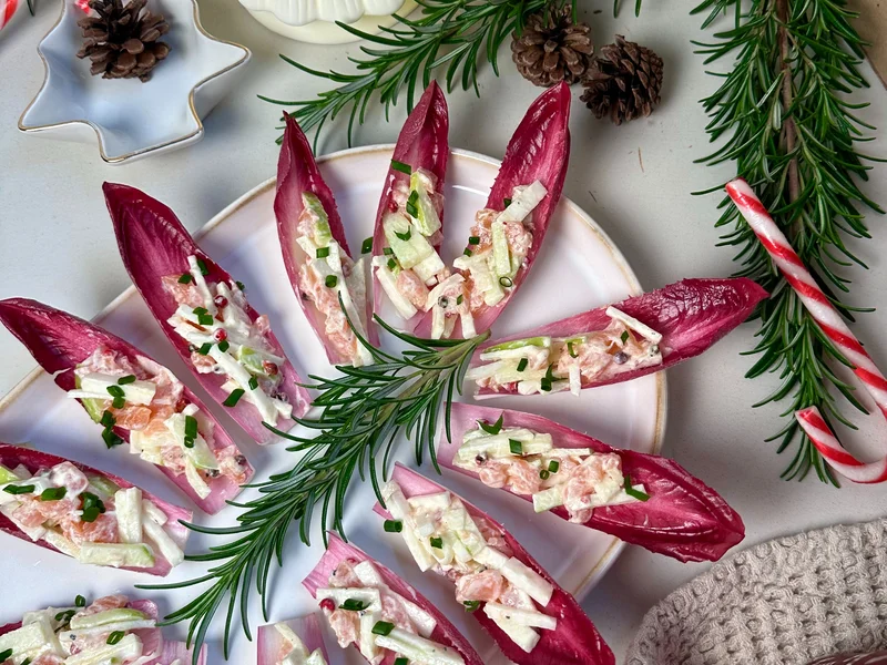 Roodloofbootjes met gerookte zalm, knolselder en groene appel